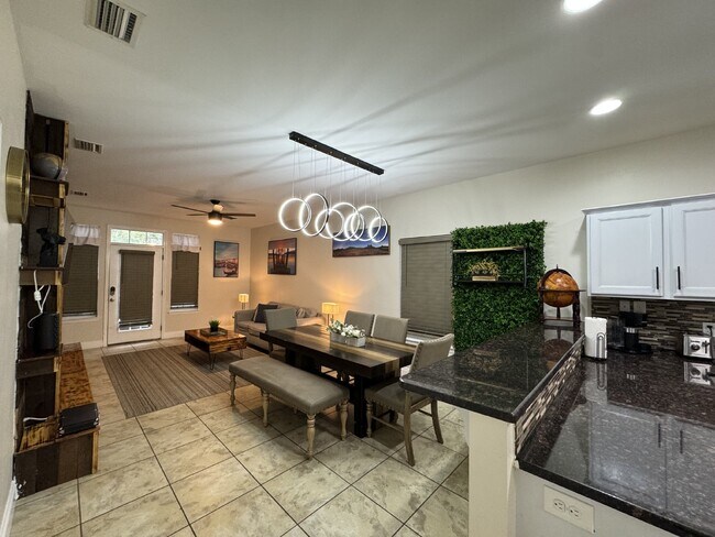 Foto del edificio - "Charming 2-Bedroom Home on Brooke Street ...