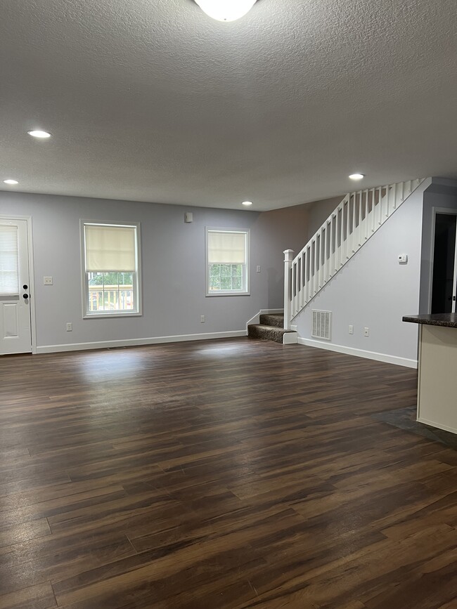 Large open living room.. - 20 Enka Pine St