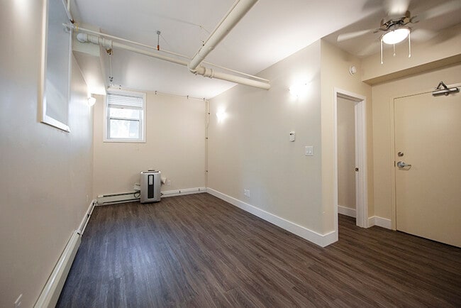 Building Photo - 834 Grosvenor Av