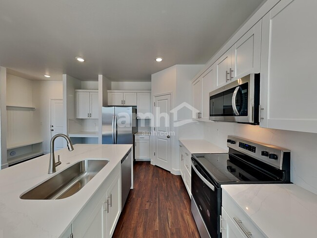 Foto del edificio - 17157 W Lawrence Ln