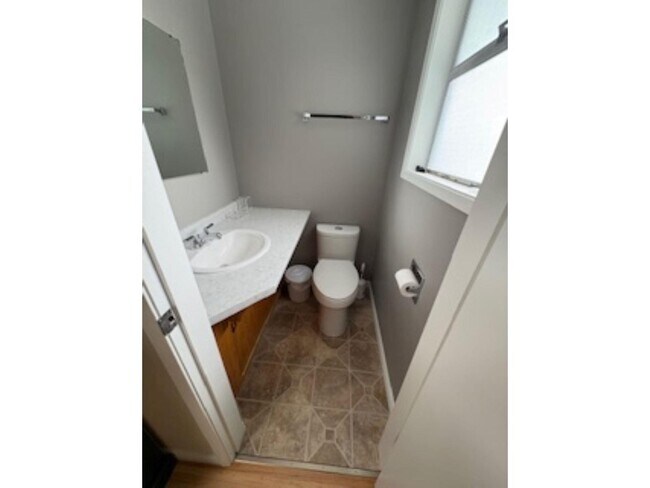 Photo du bâtiment - 15568 Thrift Ave