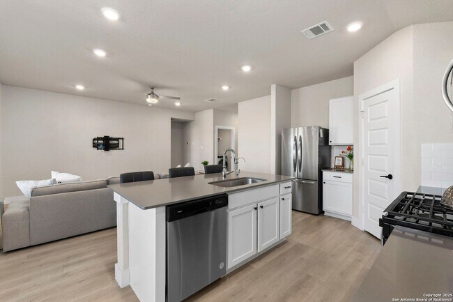 Building Photo - 4 Bedroom/2 Bath BrookStone Creek Subdivision