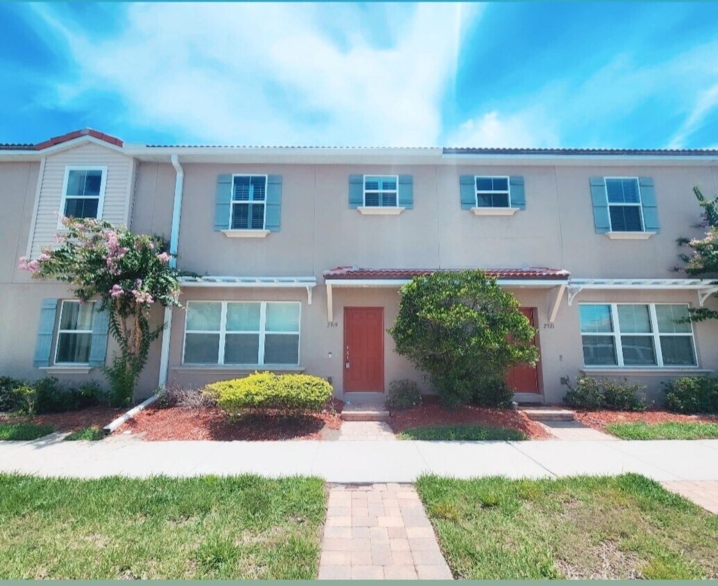 Primary Photo - Stunning 3 bedroom, 2 and half bath townho...