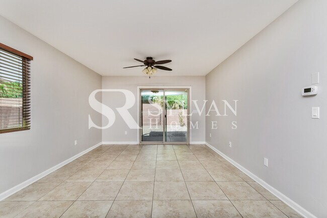 Foto del edificio - Spacious 3 bedroom home with an attached g...