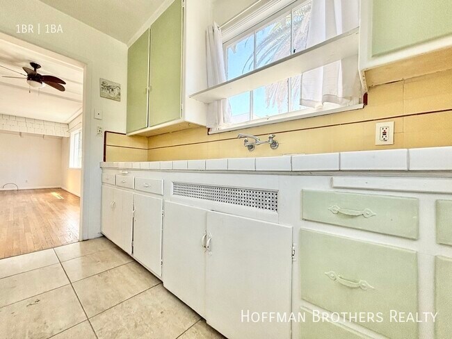 Building Photo - 11046 1/2 Otsego St. North Hollywood, CA 9...