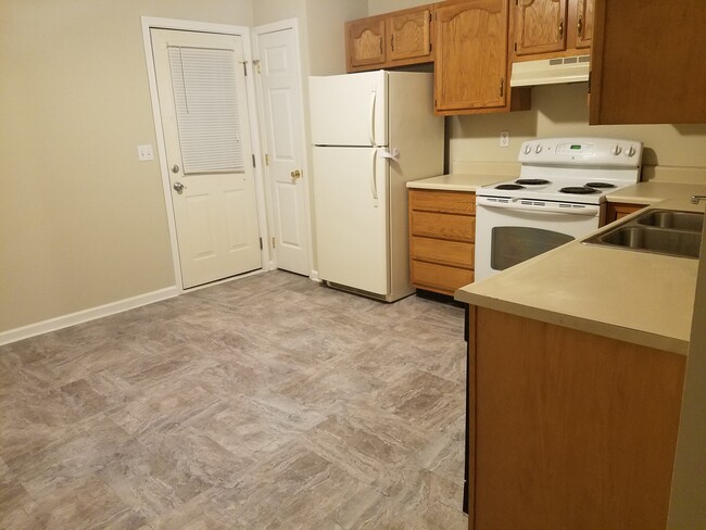 2nd entrance in kitchen - 609 Amy Branch Dr