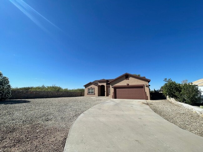 Building Photo - Lovely 4 Bedroom/2 Bath home in Parkhill E...