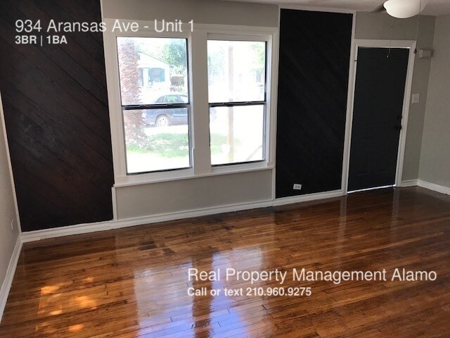Building Photo - 934 Aransas Ave