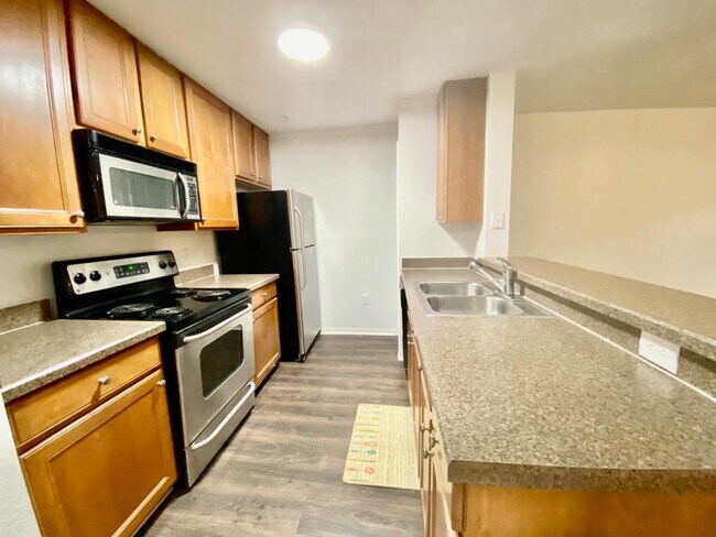 Kitchen - 5447 Vineland Rd