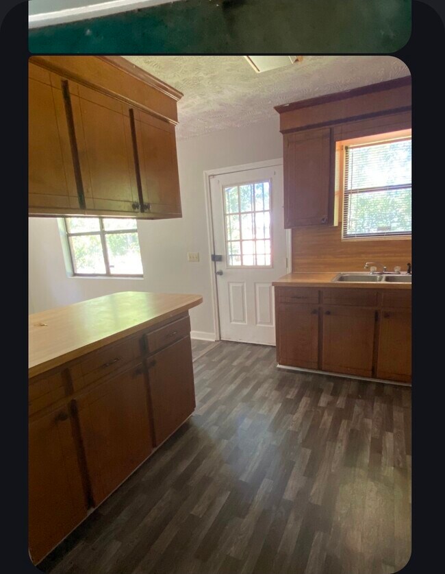 Building Photo - 729 Butler St