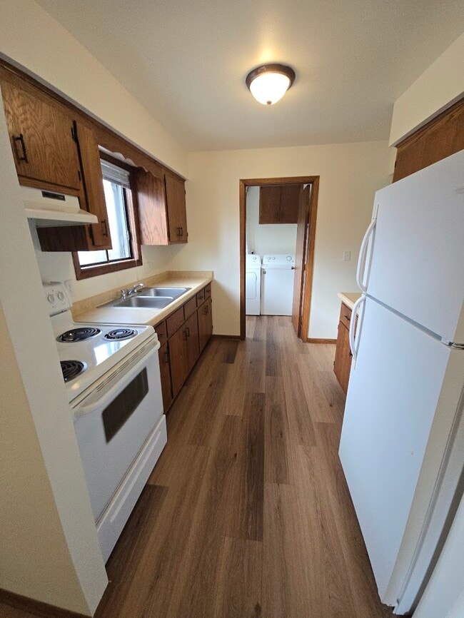 Kitchen from Diningrm - 131 Maple Ave S