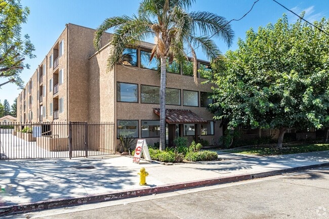 Building Photo - Welcome to Sherman West Apartments !!!
