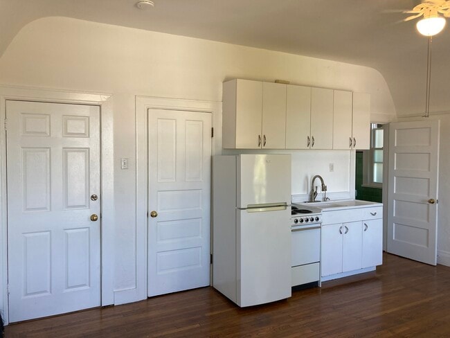 Building Photo - 929 Georgia St