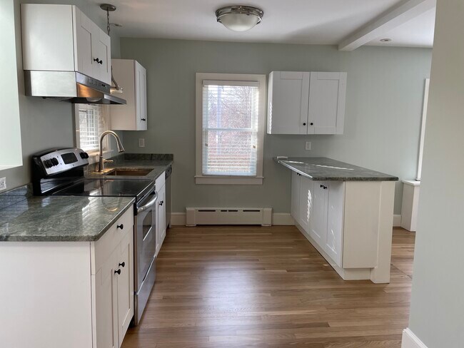 Building Photo - 102 3rd Beach Rd