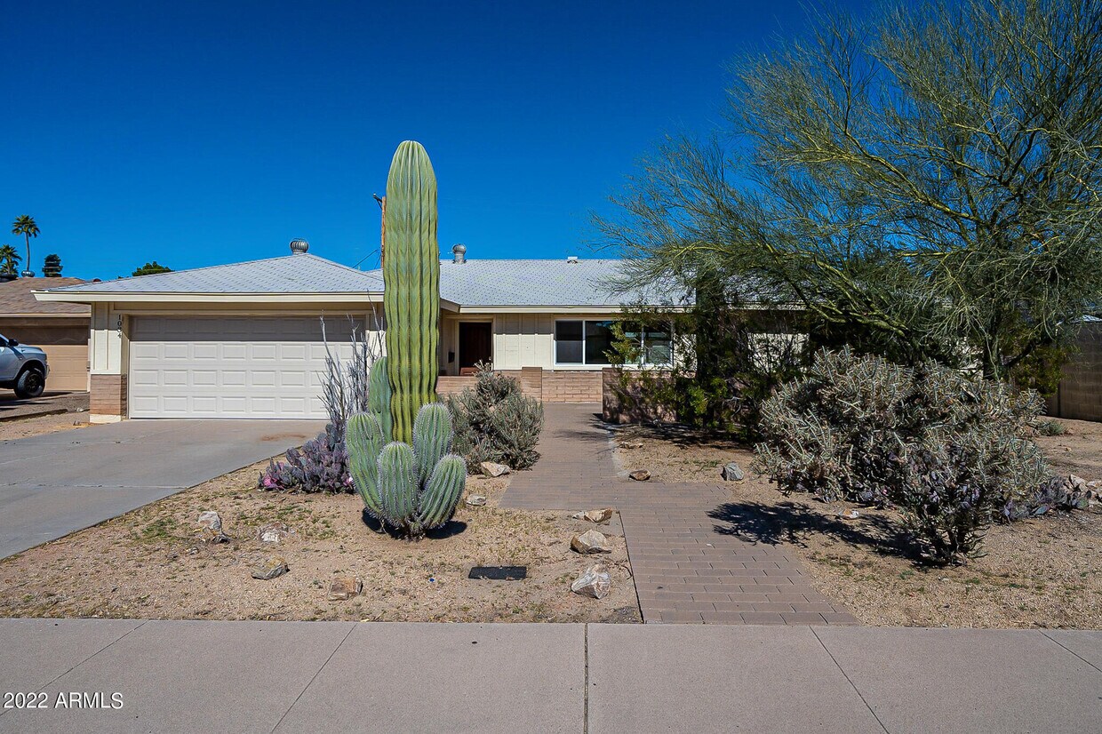 Primary Photo - 1034 W Hermosa Dr