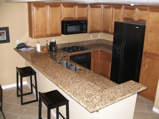 Building Photo - Luxurious 2 Master Bedrooms 2.5 Bath Townhome