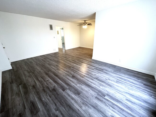 Building Photo - 3755 Mentone Ave