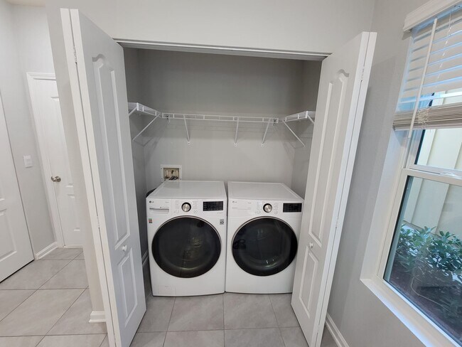 Building Photo - 7635 Legacy Trl