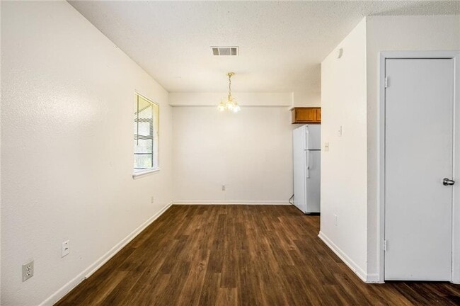 Building Photo - 200 Concho St