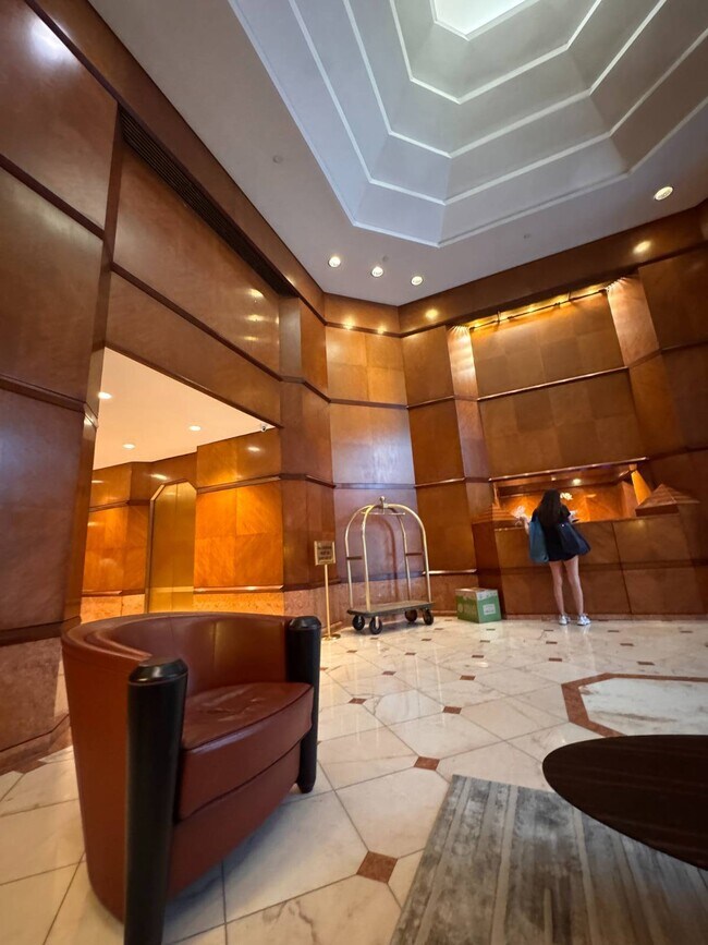 Foto del edificio - 150 W 56th St