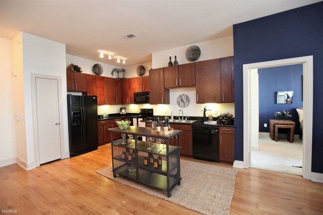 Building Photo - 2112 Crockett St