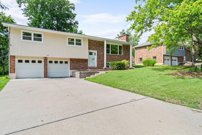 Building Photo - 1305 Jake Ln