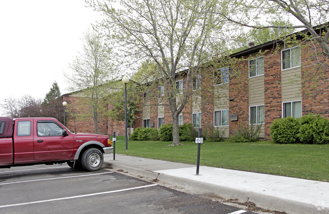 Building Photo - Pheasant Ridge Apartments