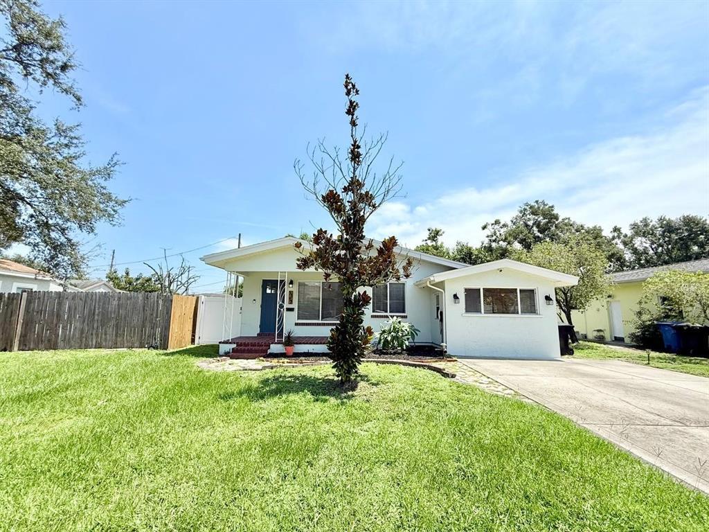 Foto principal - 5347 10th St N
