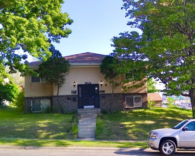 Building Photo - 298 Lawson Ave E