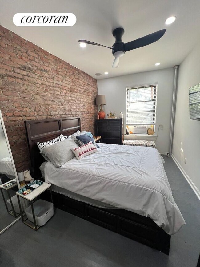 Foto del edificio - 952 St Marks Ave
