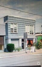 Building Photo - 3105 1/2-3105 Eastlake Ave E