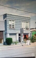 Building Photo - 3105 1/2-3105 Eastlake Ave E