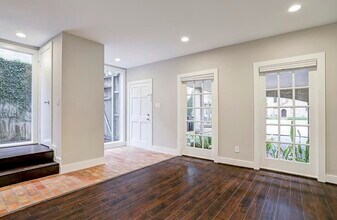 Building Photo - 2328 Wroxton Rd