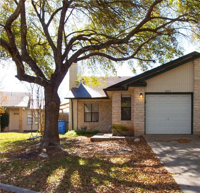 Foto del edificio - 16015 Stoneham Cir