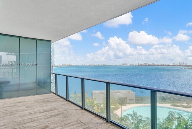 Foto del edificio - 650 NE 32nd St