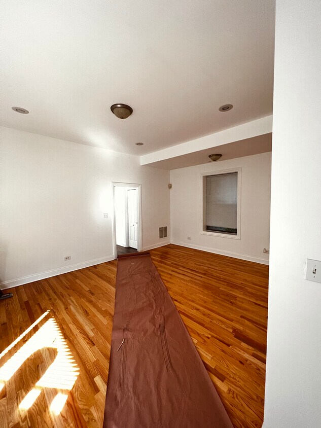 Foto principal - 5172 S Michigan Ave