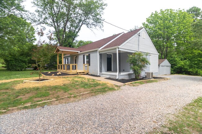 Foto del edificio - 5211 Holston Dr