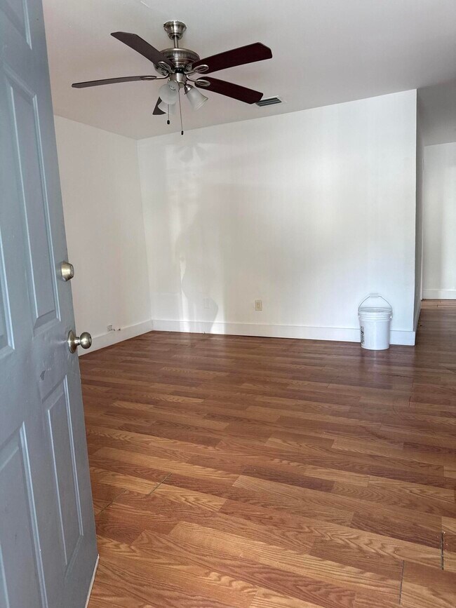 Building Photo - 78 NE 59th Terrace