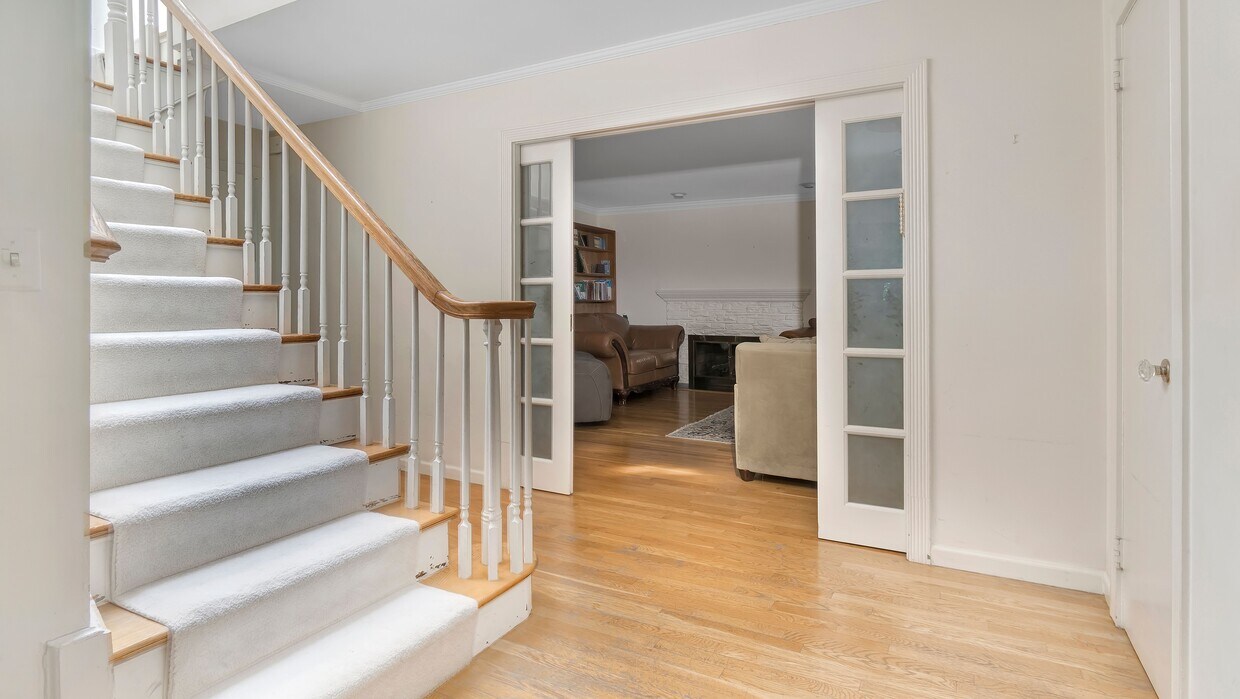 Foto principal - 17 Hilltop Dr W