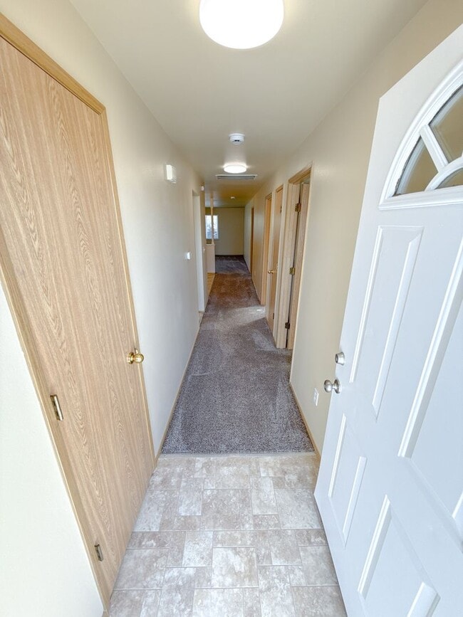 Building Photo - 5542 Glenridge Wy
