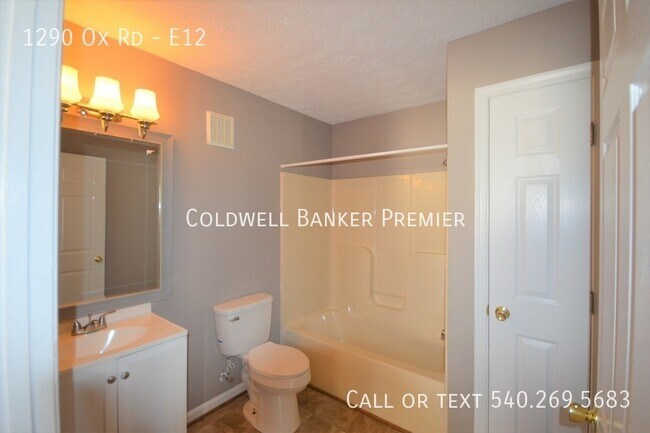 Building Photo - Beautifully Renovated 2 Bedroom, 2 Bath Condo