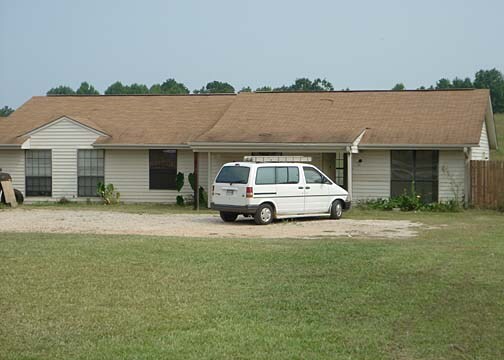 Building Photo - 100 Manor Dr