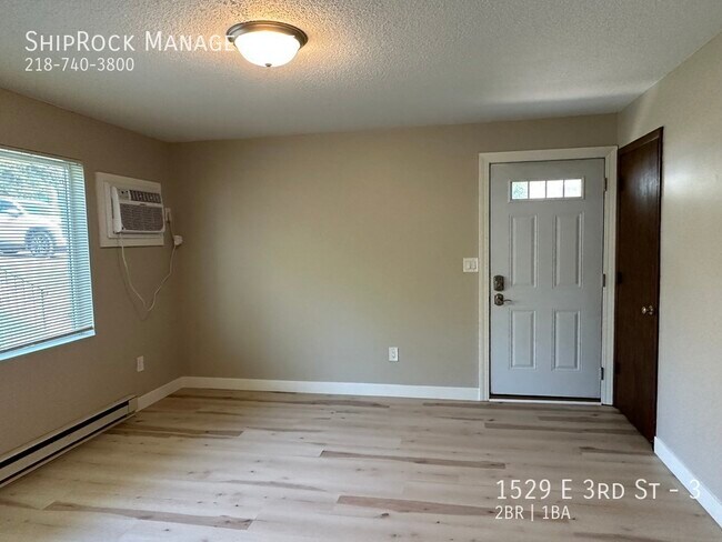 Foto del edificio - 1529 E 3rd St