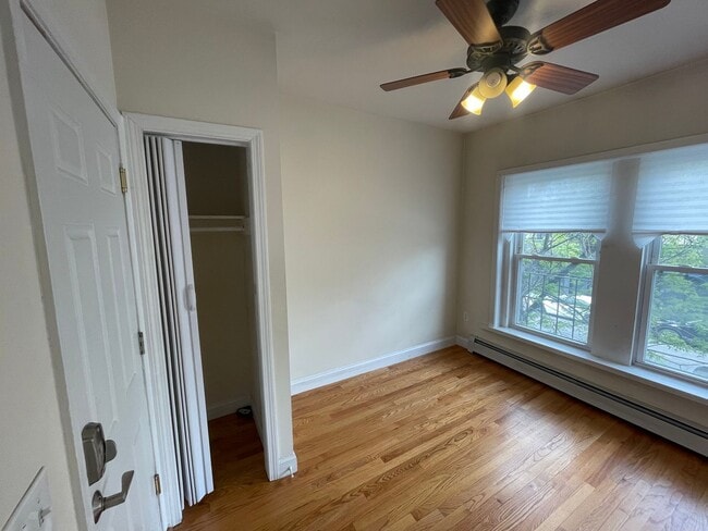 Foto del edificio - Inman Square Cambridge 1-bed with charming street views
