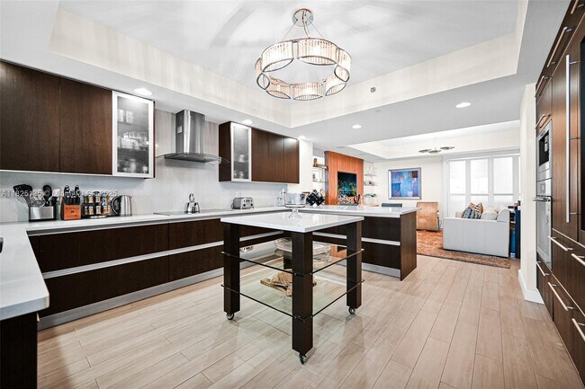 Building Photo - 2711 S Ocean Dr
