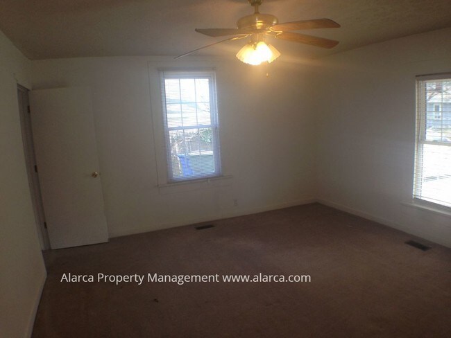Building Photo - 224 E Catawba Ave