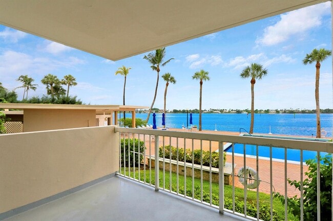 Building Photo - 2600 N Flagler Dr