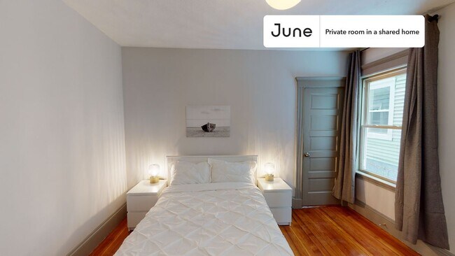 Building Photo - Private bedroom in 4 bed/1 bath Home
