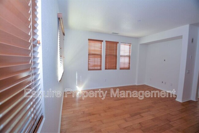 Foto del edificio - 3055 Nimes Ln