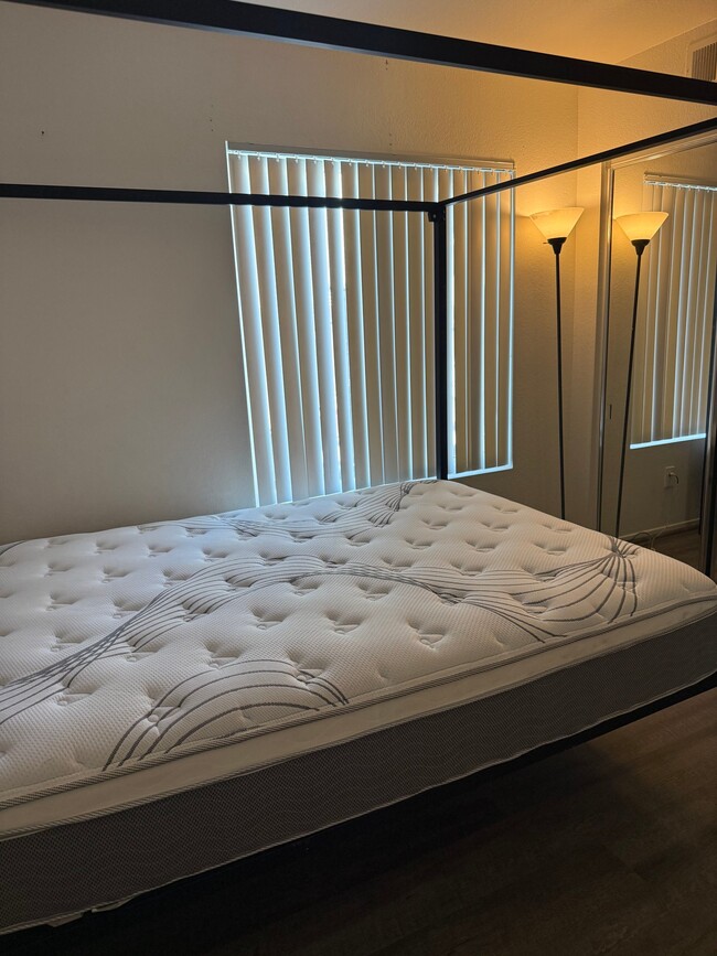 Foto del edificio - 1076 Oxford Ln